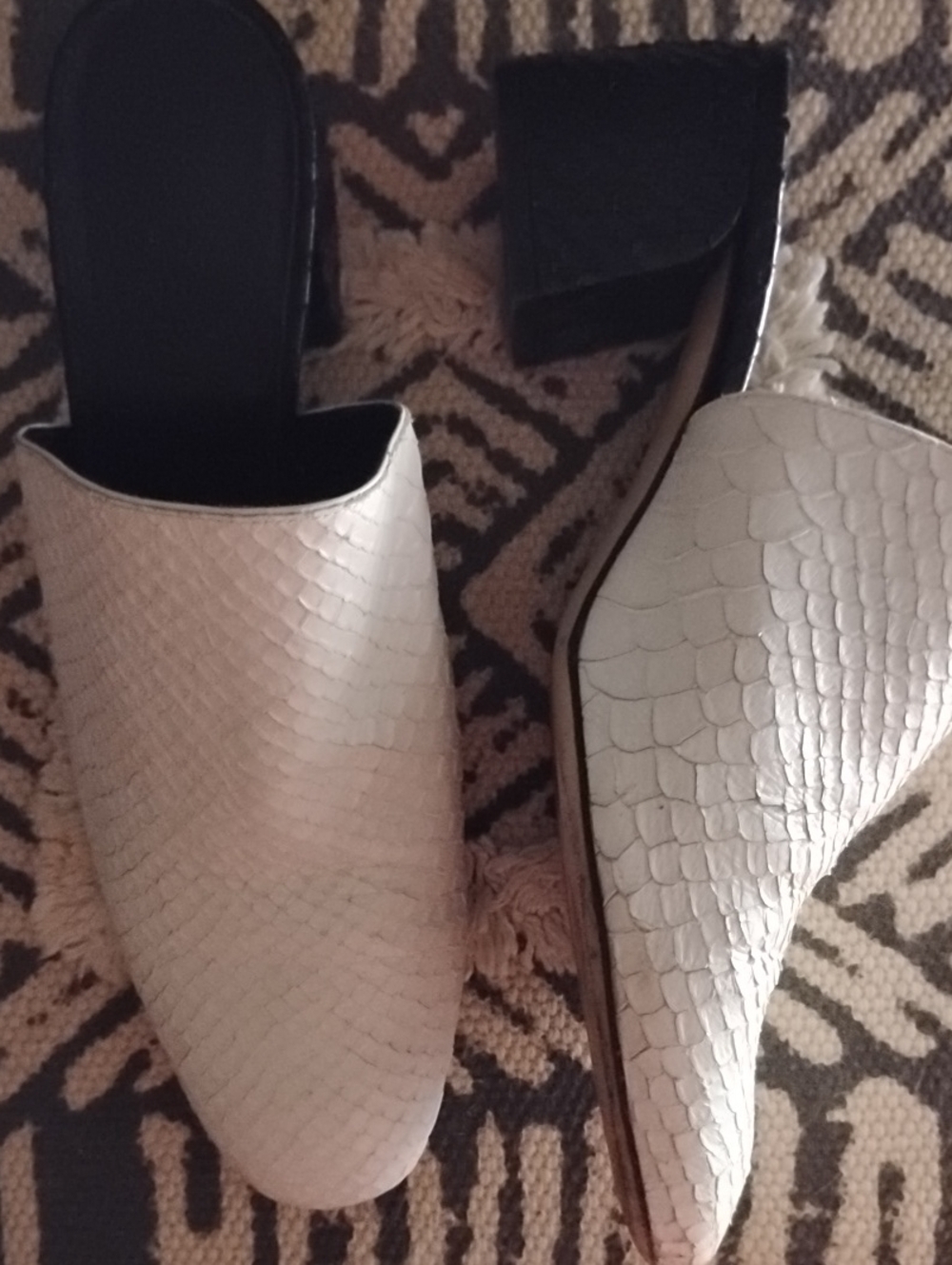 M. Gemi Women’s White Snakeskin Textured Mule Heels 39.5 8.5
